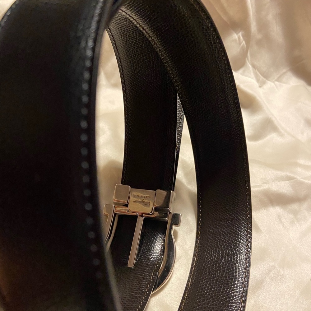 Salvatore Ferragamo
Men's Reversible Leather Belt - Picture 10 of 10